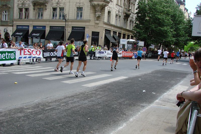 DSC04985.JPG - Bylo to způsobenou dvěma aspekty. Prvním Honza nevěděl, kde jsme a běžel tedy na druhé straně a další byla chybné hlášení našeho agenta ze Sydney Michala, kterými poslal zprávu, že Kroci Honzovi utekl a je před ním 200m. Tudíž jsem pořád vyhlížel Krociho... Ten ale doběhl 15 minut za ním.