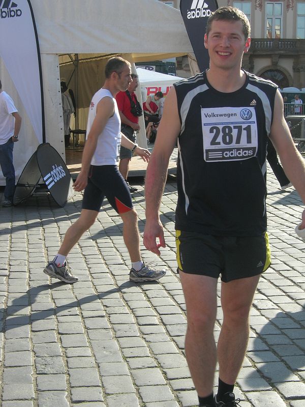 DSCN9476.JPG - Po udělení instrukcí je nutné se pořádně protáhnout. To podcenil Kroci a pak 20 km nadával, že ho bolí kotníky.