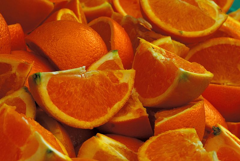 pomerance.jpg - Kroci letos nesnědl ani jeden pomeranč, ačkoliv organizátoři počítali, že spotřebuje svou obvyklou dávku. Teď si lámou halvu, co s tím.