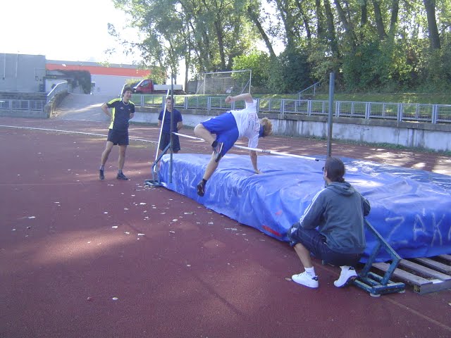 DSC03649.JPG - Krokodýlek hledal nejlepší způsob, po straně to příliš nešlo.