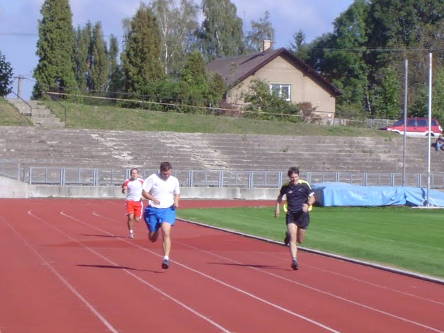 DSC03692.JPG - Radek s Tomíkem bojují o první místo. Štěpa až ten třetí vzadu.