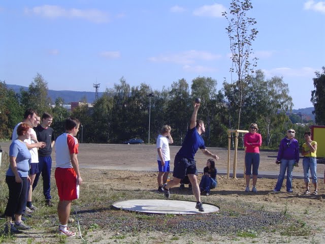 DSC03716.JPG - Ale tady, jde vidět, že Hanz hází celám svým tělem.
