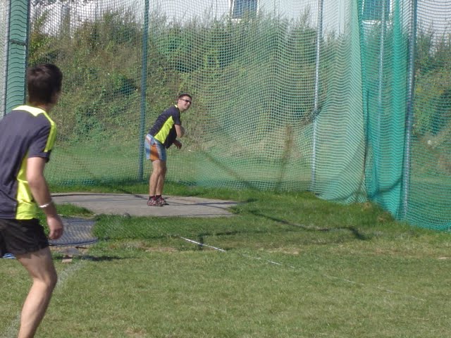 DSC03742.JPG - Pavlík sleduje let disku.