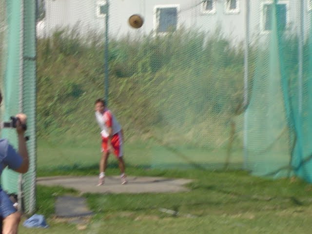 DSC03750.JPG - Rozmazaný Štěpa hodil nepřiliš daleko.