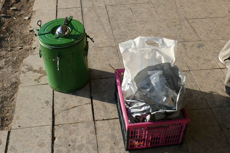 P1110159.JPG - Várnice s teplým čajem, nebyla letos tolik potřeba jako minulý rok.