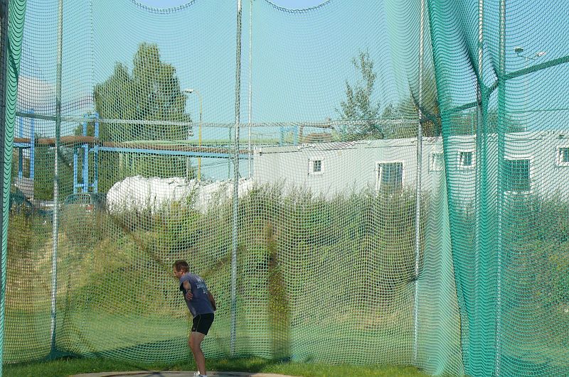 P1110207.JPG - Lukáš před hodem.