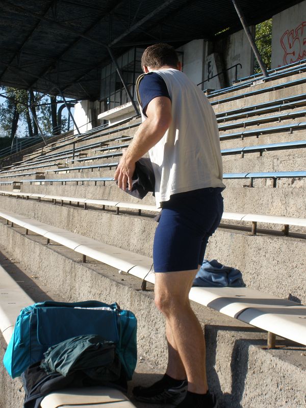 P9260031.JPG - Hanz nejdřív uvažoval vyhrát závod bos a se závažím.