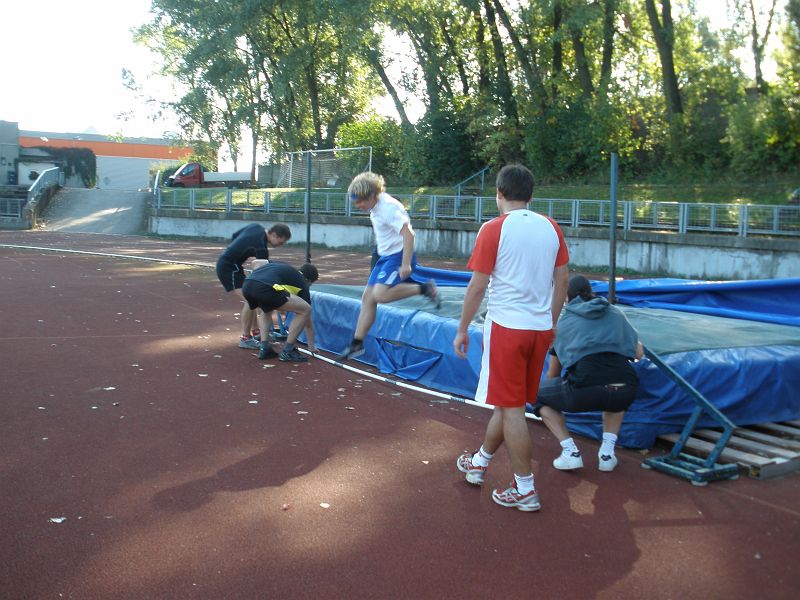 P9260105.JPG - Třetí disciplínou byl skok do výšky.