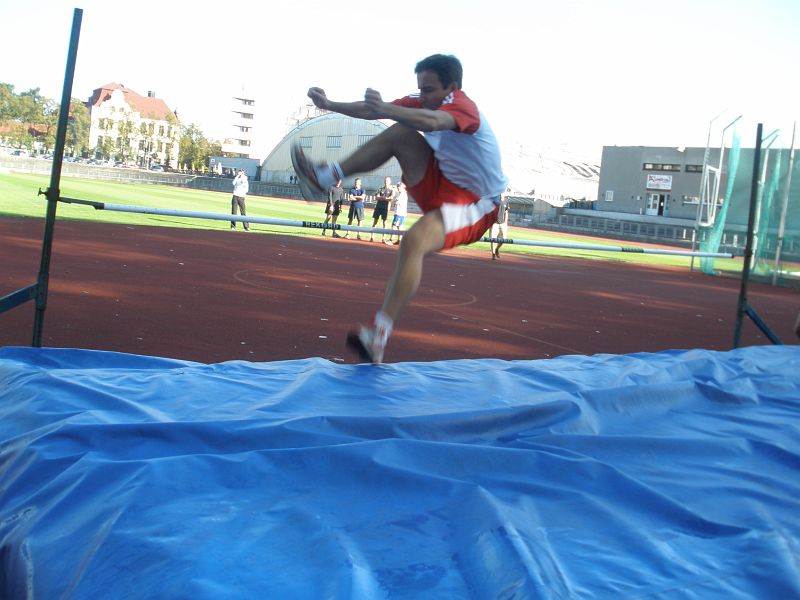 P9260139.JPG - Štěpán předváděl styl nůžky, efektivní na nižší výšky, nad 135 bylo potřeba změnit styl.