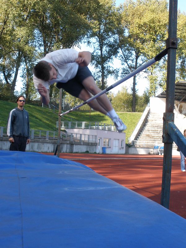 P9260155.JPG - Oťas přešel na salta a nakonec skočil nejvýš.