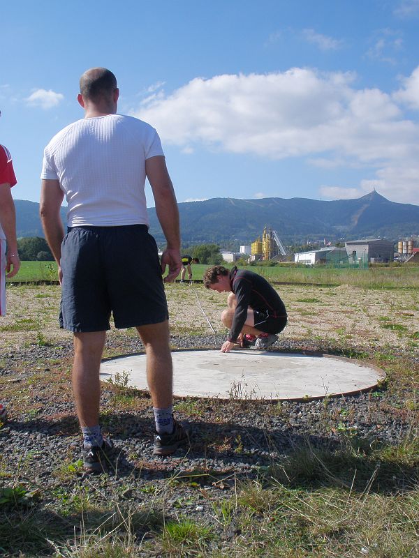 P9260215.JPG - Po vrhu následuje přesné měření.