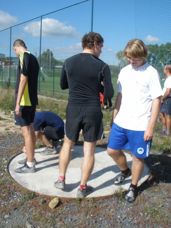 P9260223.JPG - František sděluje dojmy Honzovi Krokodýlkovi, ten se jen zkušeně usmívá.