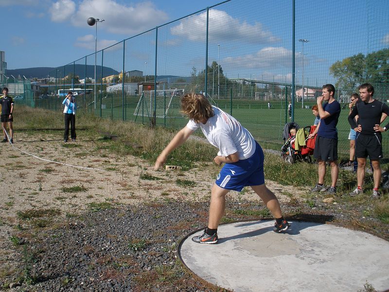 P9260226.JPG - Krokodýlek si vzal Frantovi rady k srdci a hod byl opravdu daleký.