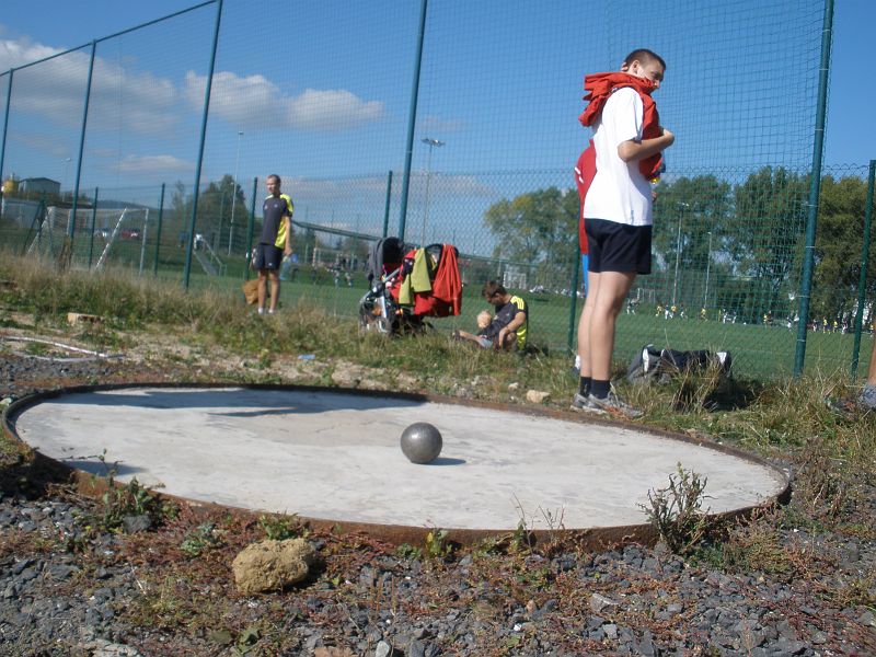 P9260244.JPG - 5. discíplínou je vrh koulí (pozor ne hod, ale k tomu se ještě dostaneme).