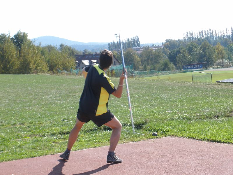 P9260248.JPG - Náš obecný problém, malý rozeběh a velký záklon.