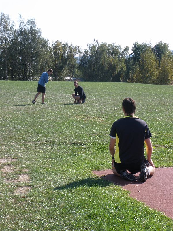 P9260249.JPG - Radek se modlí, aby mu kluci naměřili o nějaký ten metřík víc.