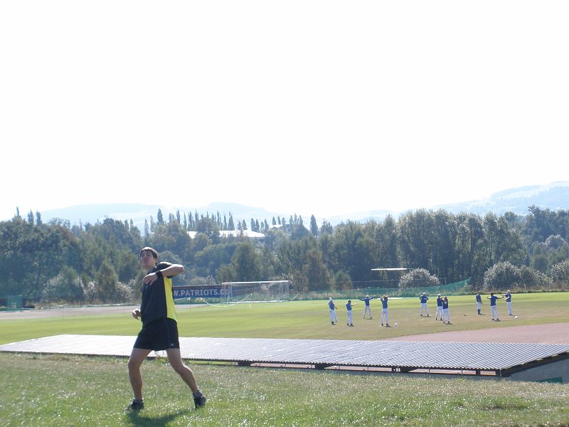 P9260251.JPG - A Ráďa kontroluje, aby ho někdo nezapíchl.