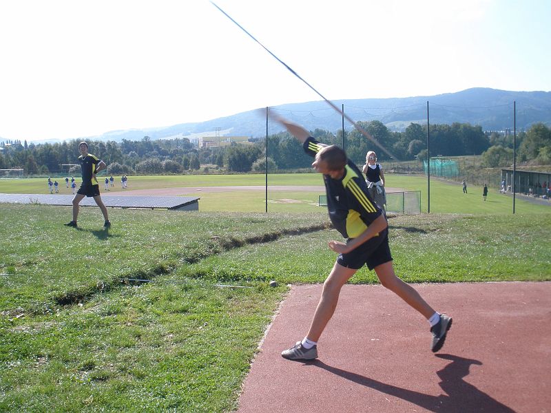 P9260253.JPG - Jak mohl Tlusťoch vyhodit oštěp těsně nad sebe.