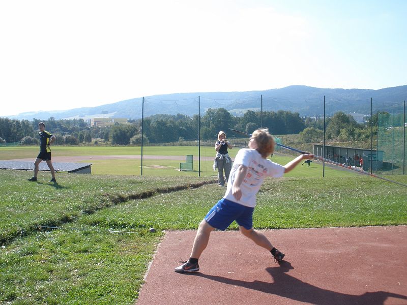 P9260254.JPG - Ale Krokodýlek to je jiná káva, téměř profesionální prohnutí.