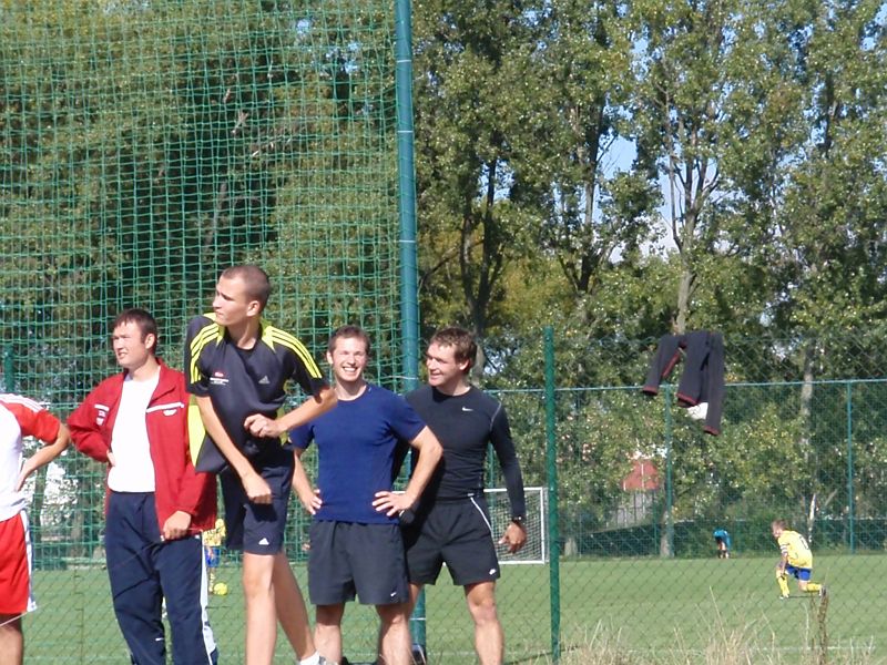 P9261025.JPG - Jarda, Franta se ptá jaký to bylo a Hanz se jen usmívá.