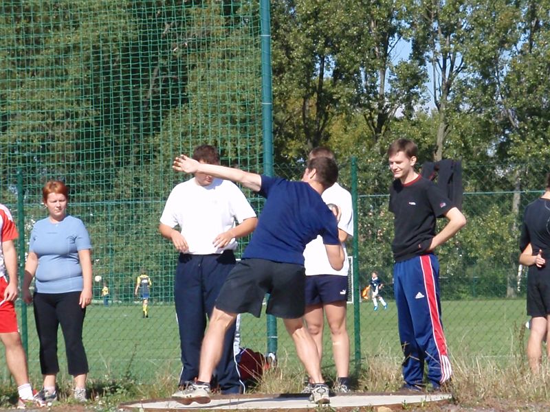 P9261039.JPG - Ta ruka vepředu je kvůli švihu.