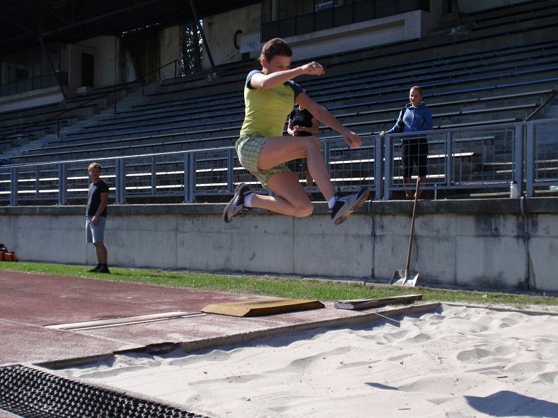 P9261107.JPG - Janin skok, nejen do dálky, ale i do výšky.