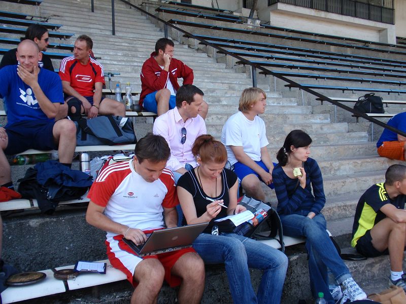 P9261115.JPG - Pak už následuje jen zapisování výsledků a zrpacování.