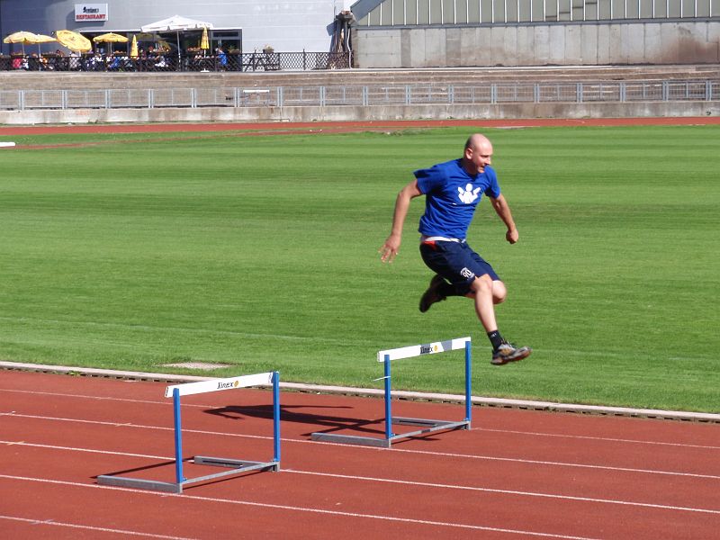 P9261126.JPG - Jirka skáče zcela s přehledem.