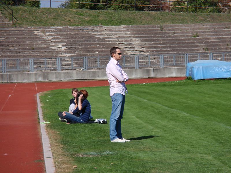 P9261129.JPG - S poslední disciplíny mám bohužel jen fotku největšího kibice Krociho. Víc toho z běhu na 1500 metrů nemám.
