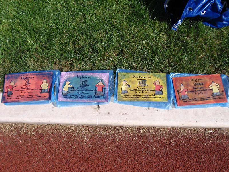 P9261130.JPG - Žaneta s Alicí připravily krásné ceny.