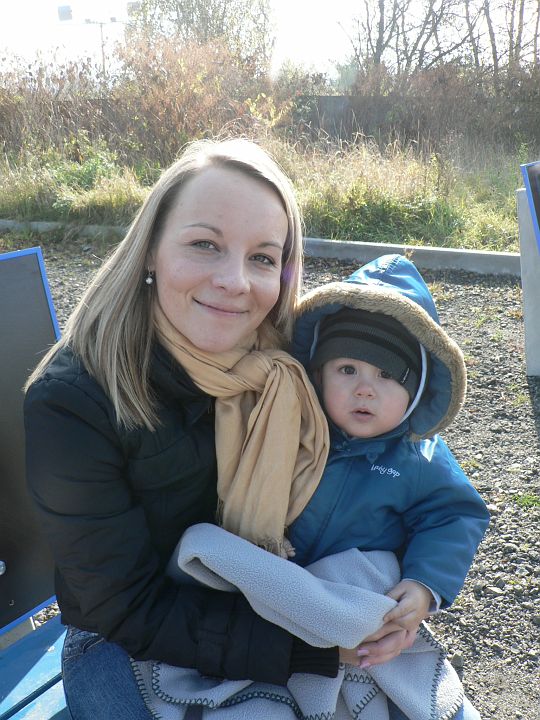 P1060248.JPG - Fanynky přišly v hojném počtu a přivedly i omladinu - Petra s Matějem