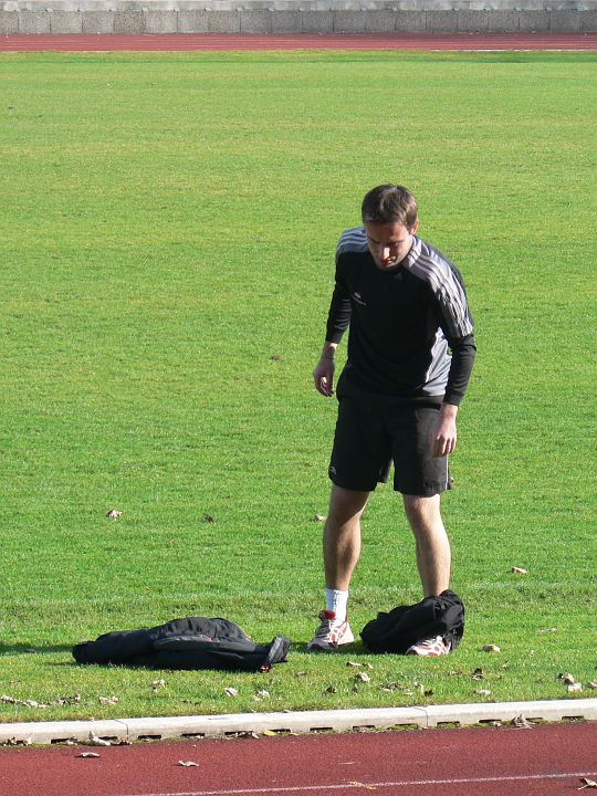 P1060299.JPG - Nejdřív bylo nutné, aby se Štěpán svlékl do běžeckého.