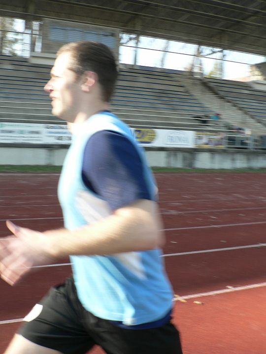 P1060329.JPG - Honza opět vyhrál poslední disciplínu - běh na 1500 metrů.