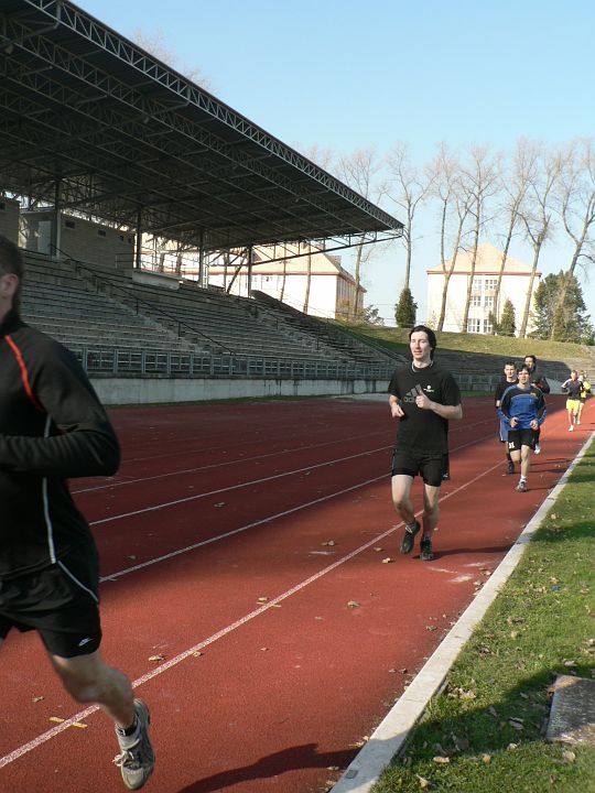 P1060336.JPG - Za třetím Radkem je to už poměrně narvané.