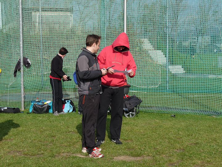 P1130952.JPG - A hned šel porovnávat výsledky s minulým ročníkem