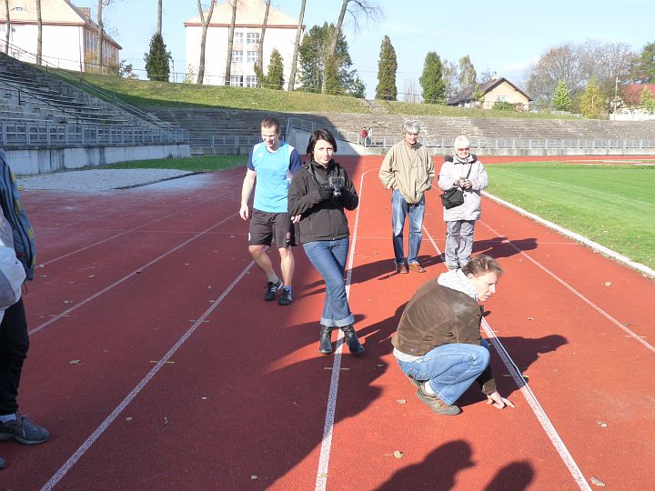P1130978.JPG - Vzadu rodiče Burkoňovi, jako již tradičně přišli podpořit svého syna.