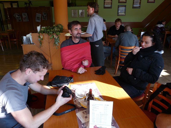 P1130987.JPG - Únava se nejlépe zaáání v hospodě