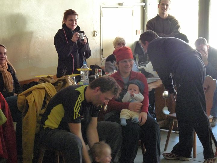 P1130994.JPG - Teď jen posbírat děti a hurá do hospody