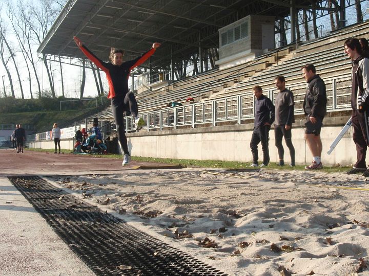 PA238853_1.JPG - Důšova radost už při skoku