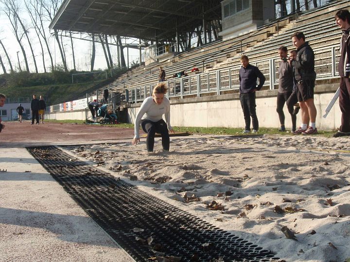 PA238855_1.JPG - Míša perfektní doskok