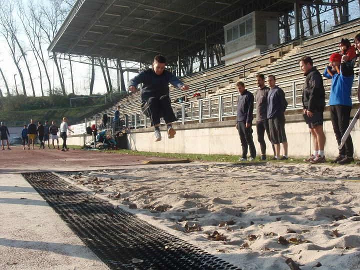 PA238856_1.JPG - Standa letí daleko