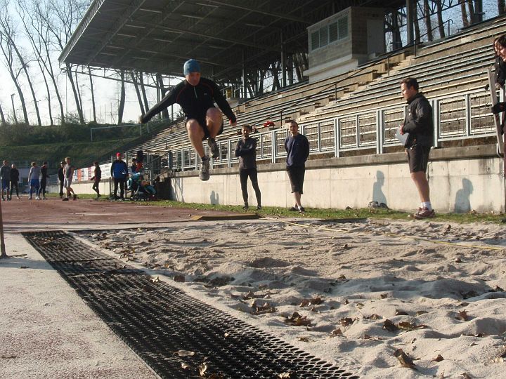 PA238859_1.JPG - Franta skáče tak trochu bokem