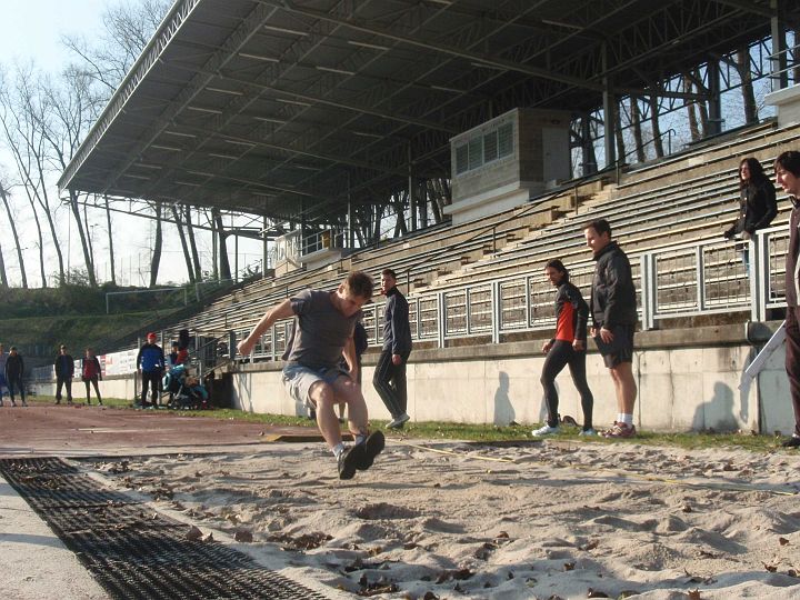 PA238860_1.JPG - Misiho skok byl dlouhý