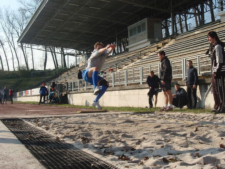 PA238862_1.JPG - Míra předvadí perfektní práci rukama