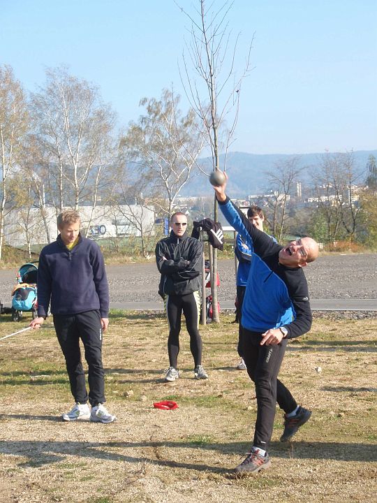 PA238881_1.JPG - Zde to vypadá, že spíš Pepča tuto kouli chytil, výraz ovšem vynikající