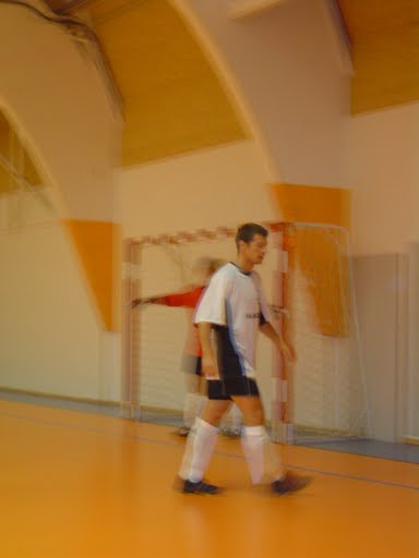 DSC03767.JPG - Honzík brání soupeřův roh.