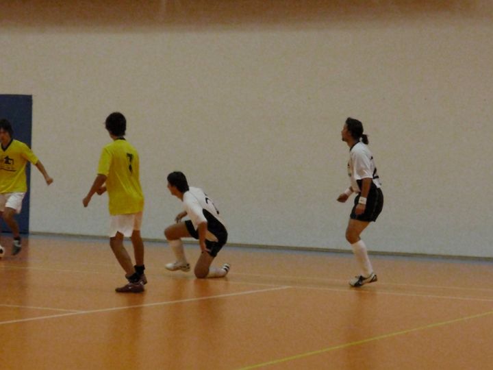 P9271145.JPG - Radek si občas před soupeřem i klekne.