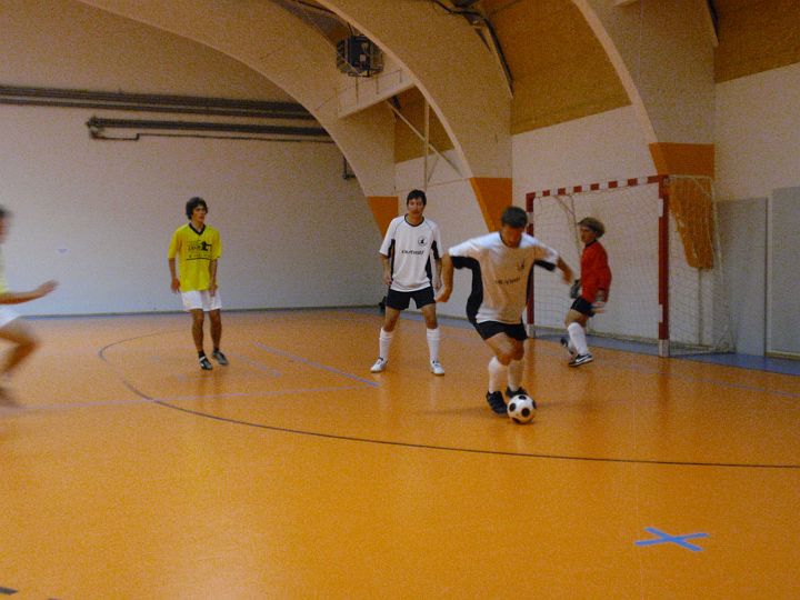 P9271163.JPG - Hanz vyváří míč.