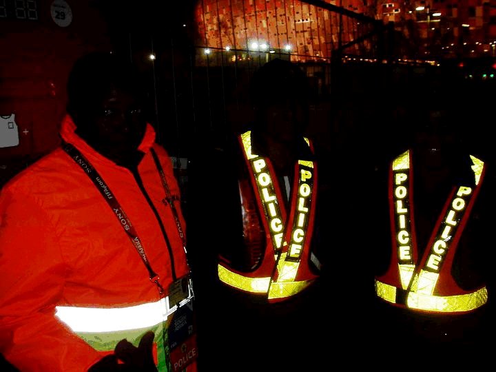 00001.jpg - Důvod proč místní policisté nosí výstražné vesty.