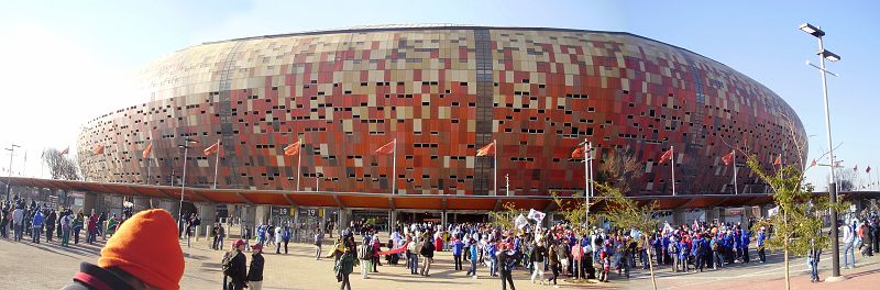 PC050863.JPG - Soccer city stadion, ležel v chudinské čtvrti Soweto (největší slam v JAR). My jsme neměli odvahu se po okolí podívat.